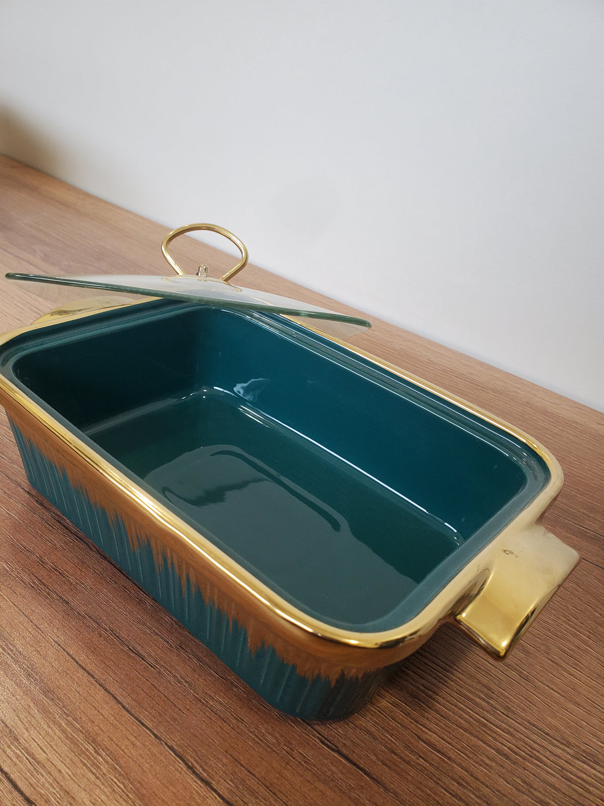 3-Piece Emerald Green Ribbed Ceramic Buffet Dish Set with Gold Stand (ML-864)