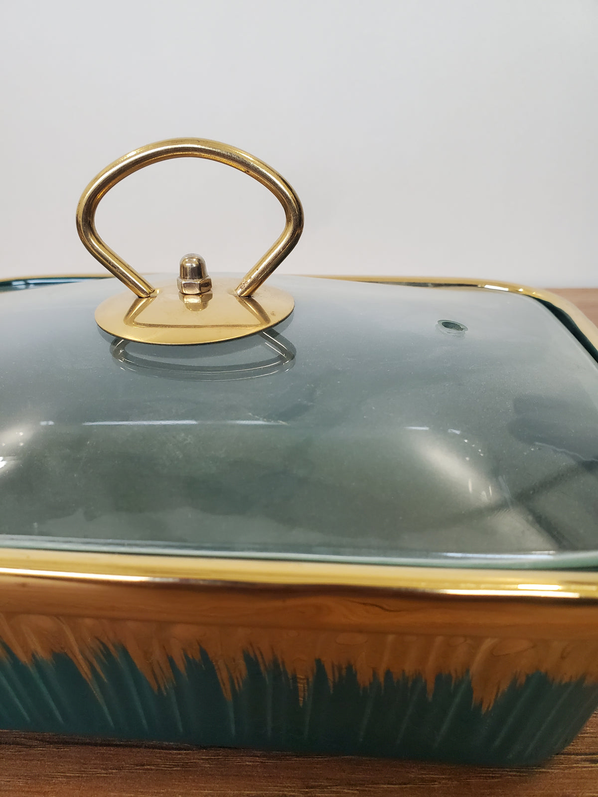 3-Piece Emerald Green Ribbed Ceramic Buffet Dish Set with Gold Stand (ML-864)