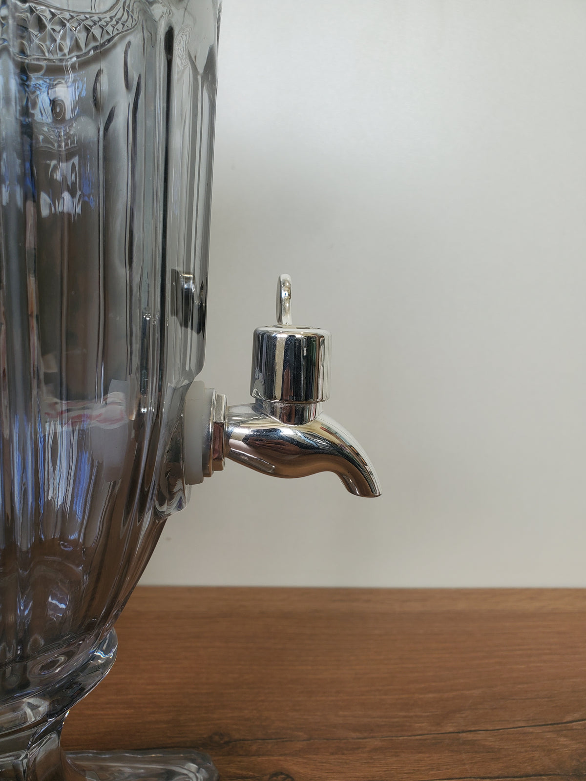 Luxury Diamond Cut Crystal Beverage Dispenser – 2 Liter(XHG-037)
