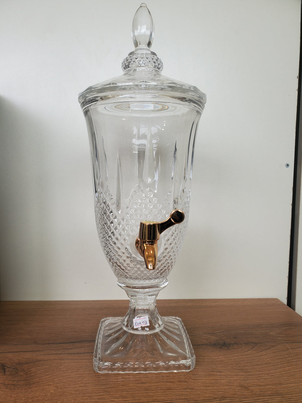 Luxury Crystal Cut Beverage Dispenser – 2 Liter (XHG-031)
