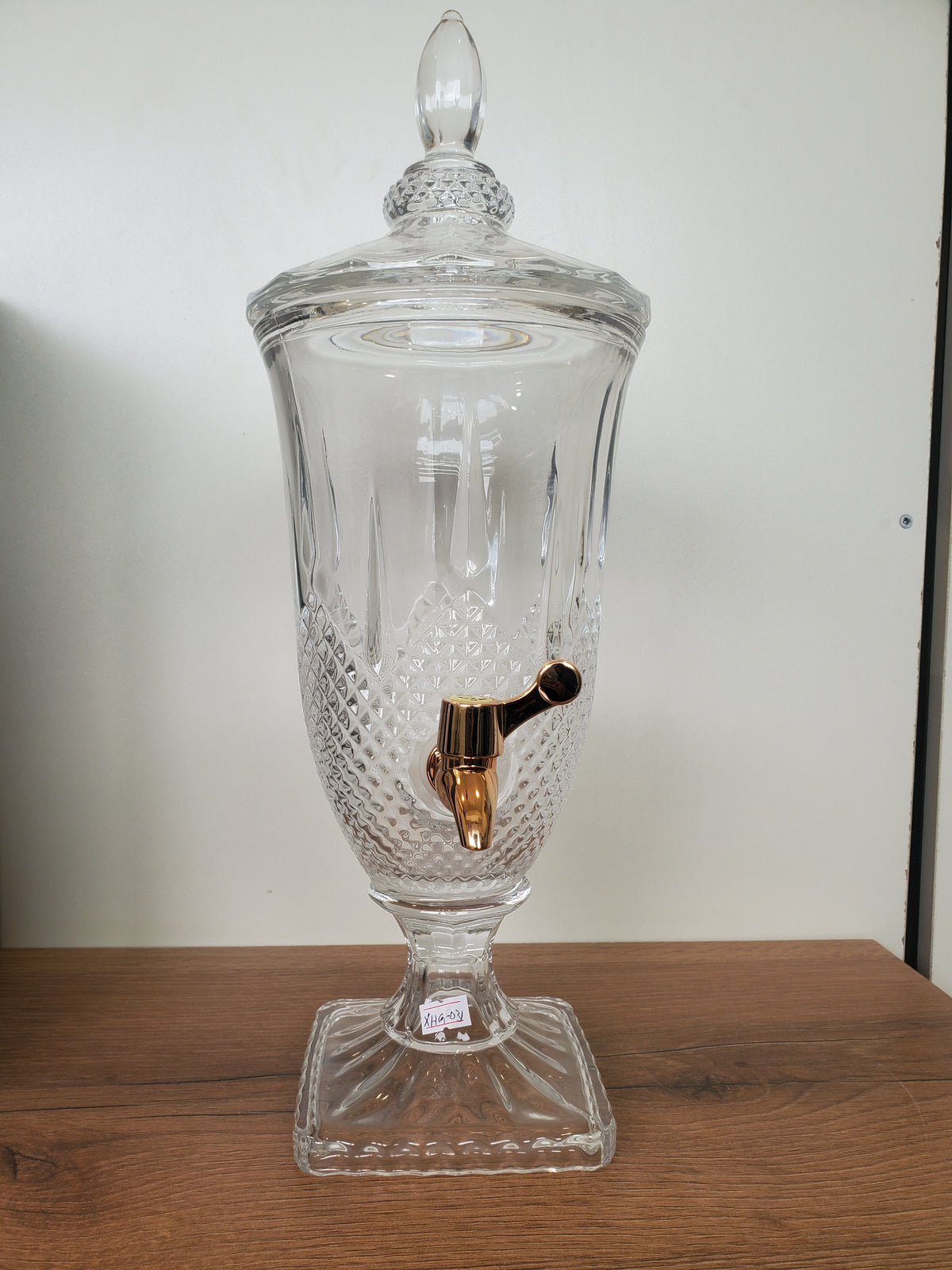 Luxury Crystal Cut Beverage Dispenser – 2 Liter (XHG-031)