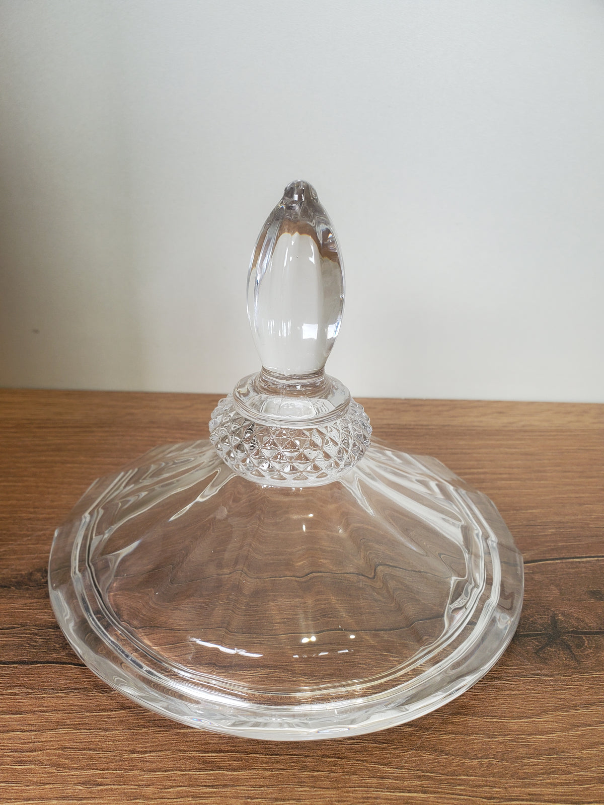 Luxury Crystal Cut Beverage Dispenser – 2 Liter (XHG-031)