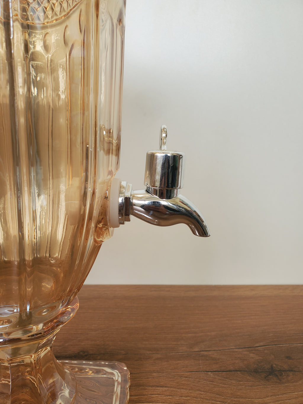 Luxury Amber Crystal Beverage Dispenser – 2 Liter (XHG-034)