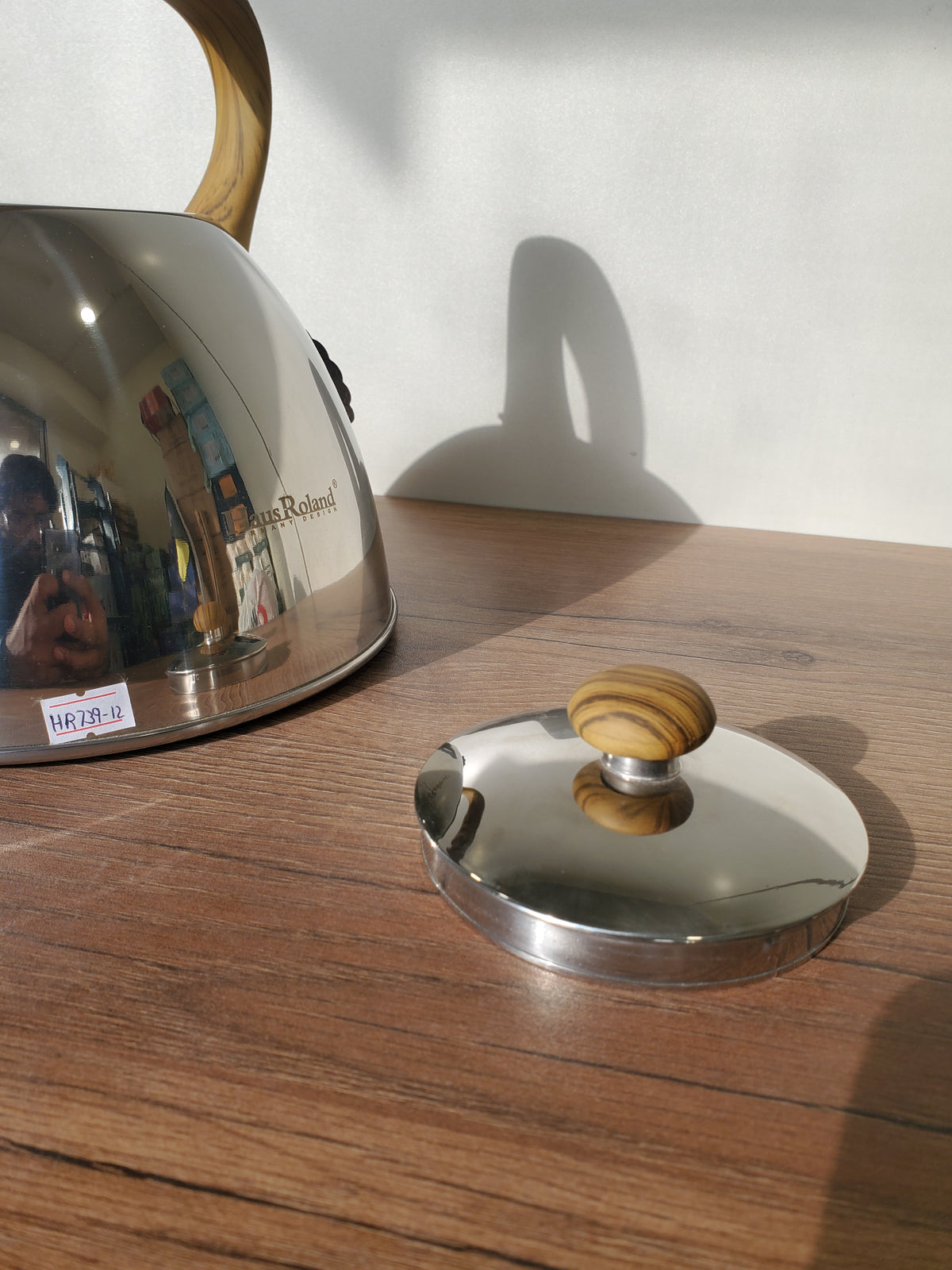 Stainless Steel Whistling Kettle with Wooden Handle (HR739-12)