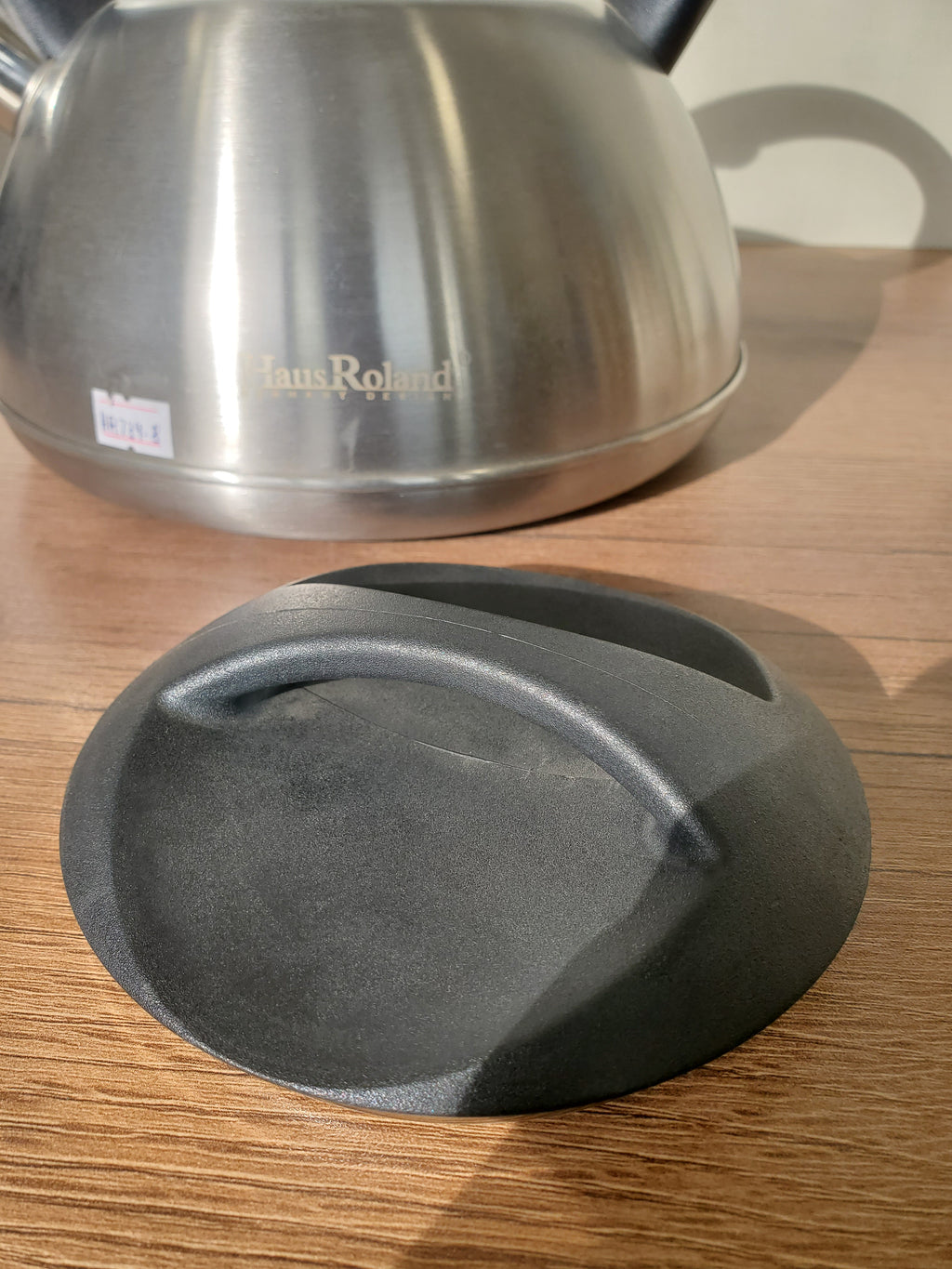 Stainless Steel Whistling Kettle with Black Handle (HR734-8)
