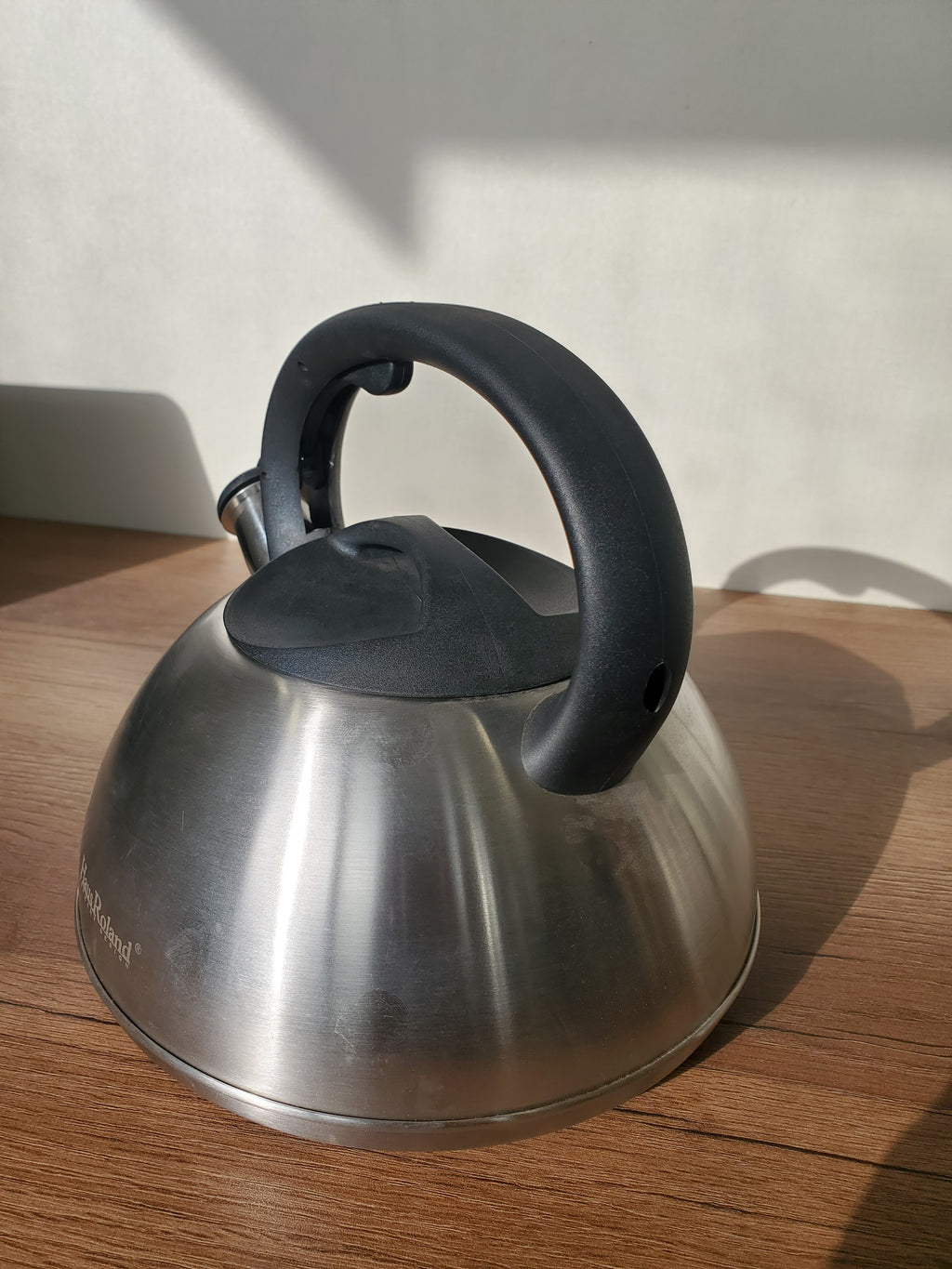 Stainless Steel Whistling Kettle with Black Handle (HR734-8)