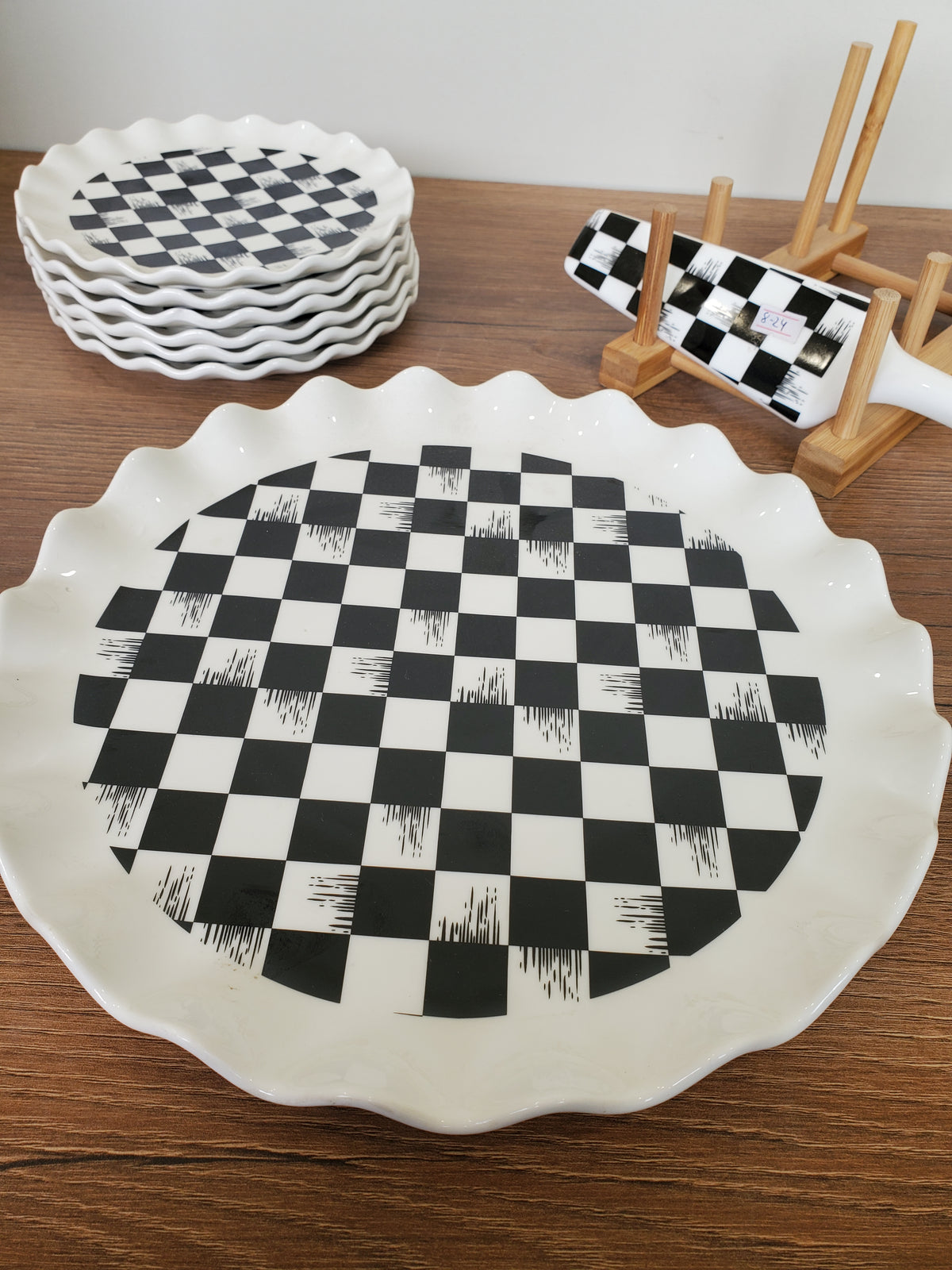 8-Piece Cake Serving Set Checkered Design With Wooden Stand (8-24)