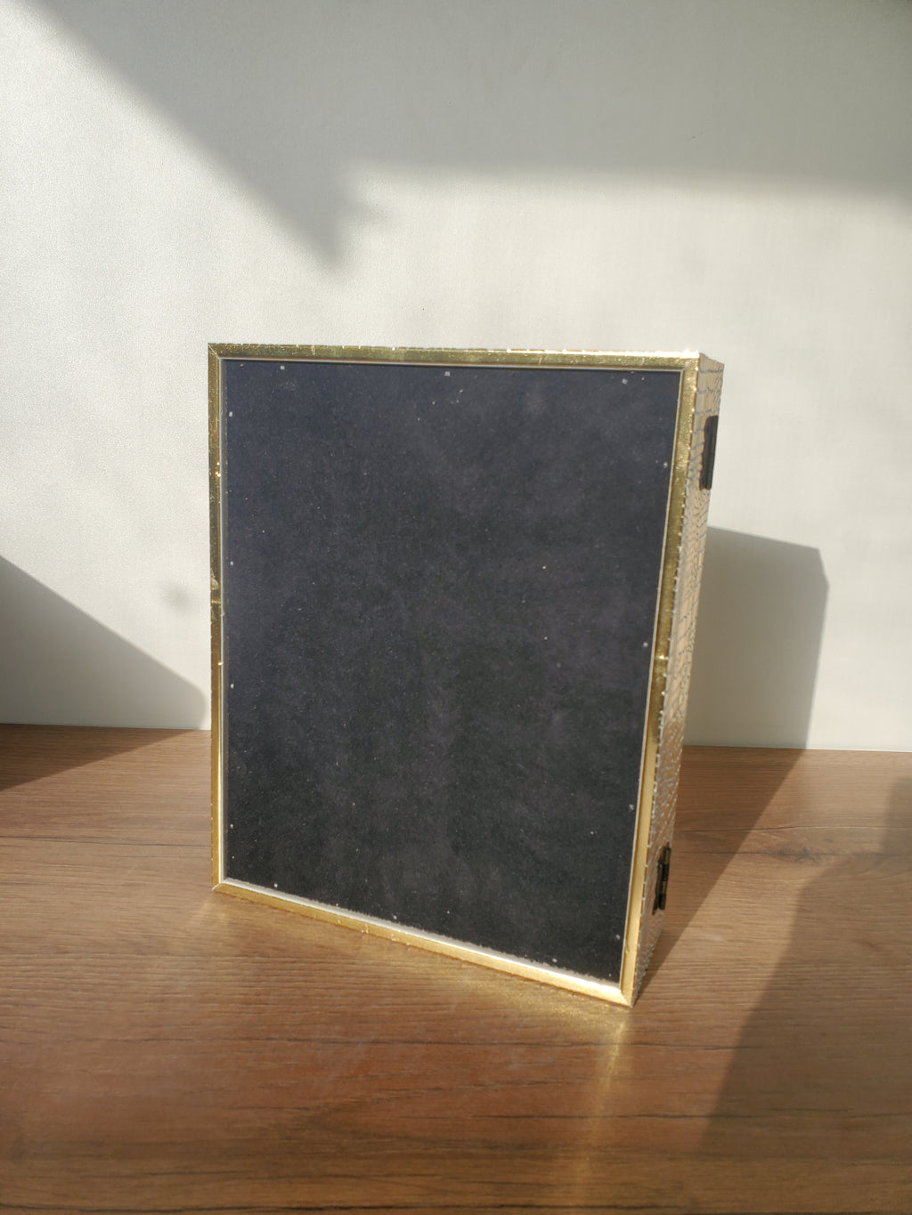 Luxury Acrylic Quran Box with Gold Islamic Calligraphy – Medium (086-1)