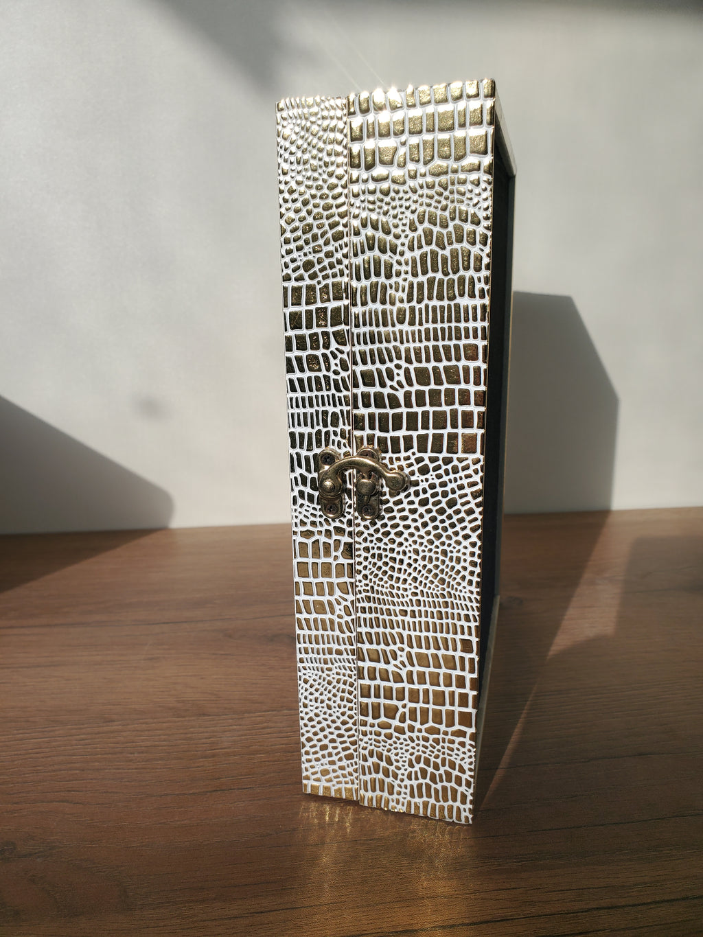 Luxury Acrylic Quran Box with Gold Islamic Calligraphy – Medium (086-3)
