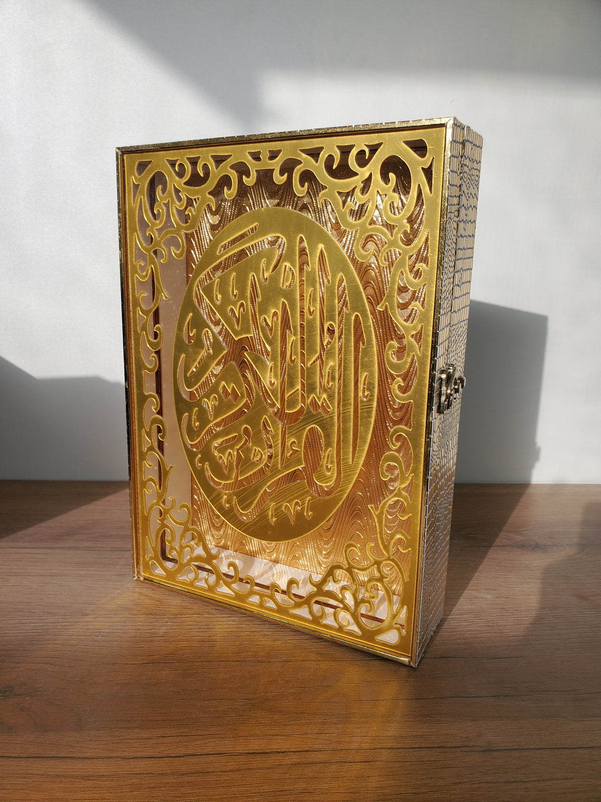 Luxury Acrylic Quran Box with Gold Islamic Calligraphy – Large (086-2)