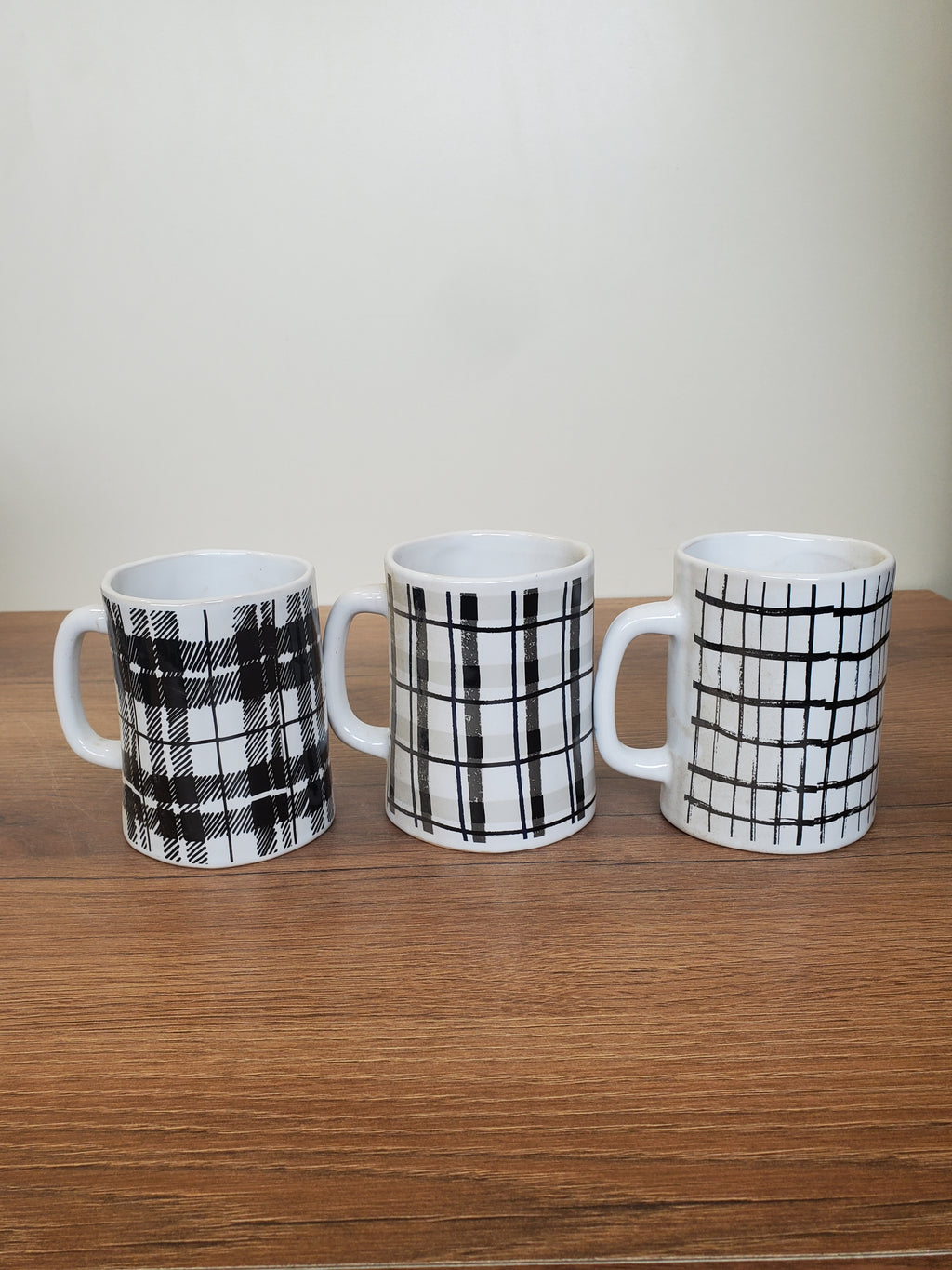 Coffee Mug White with Black Grid Design (C546)