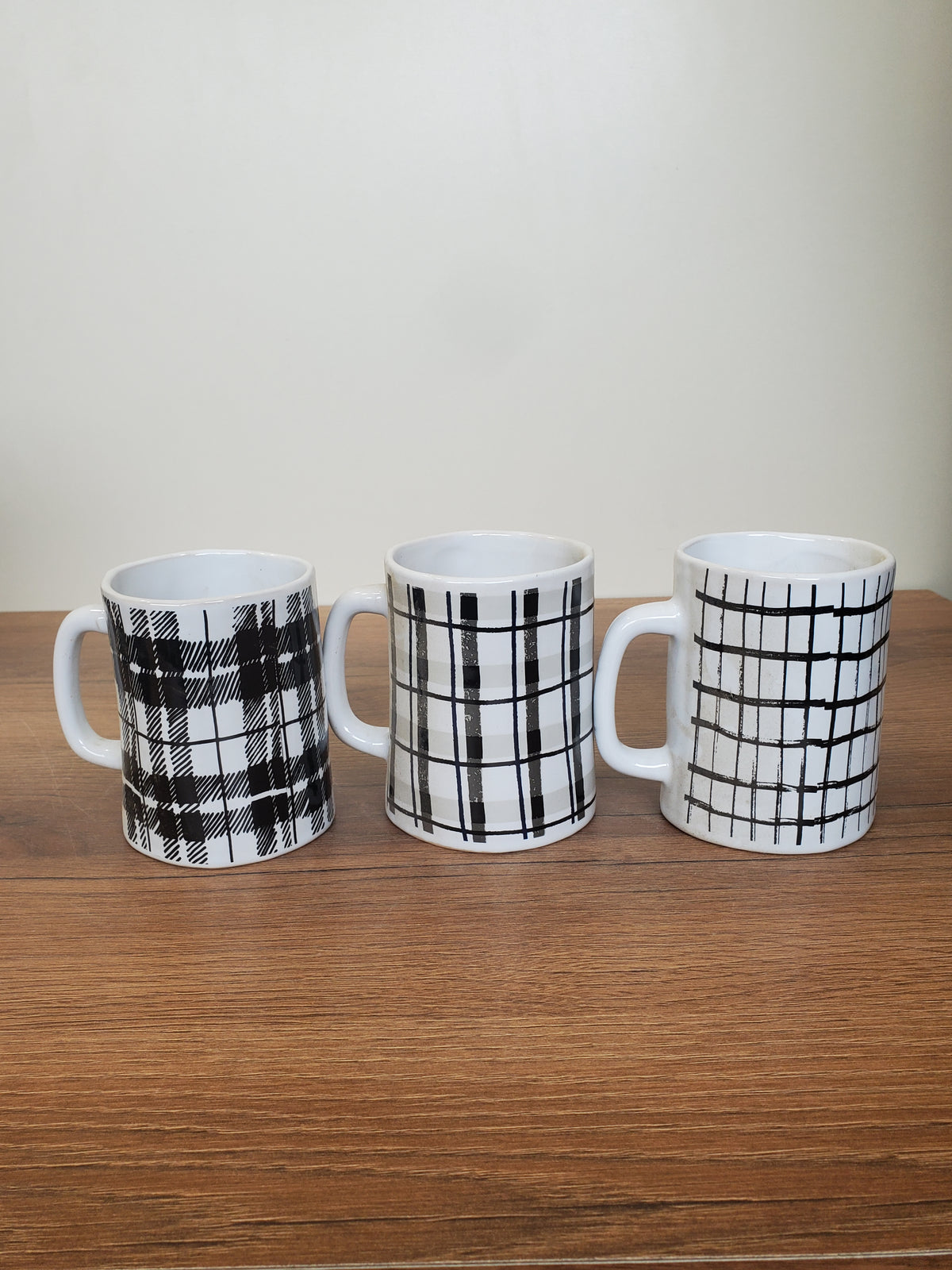 Coffee Mug White with Black Grid Design (C546)