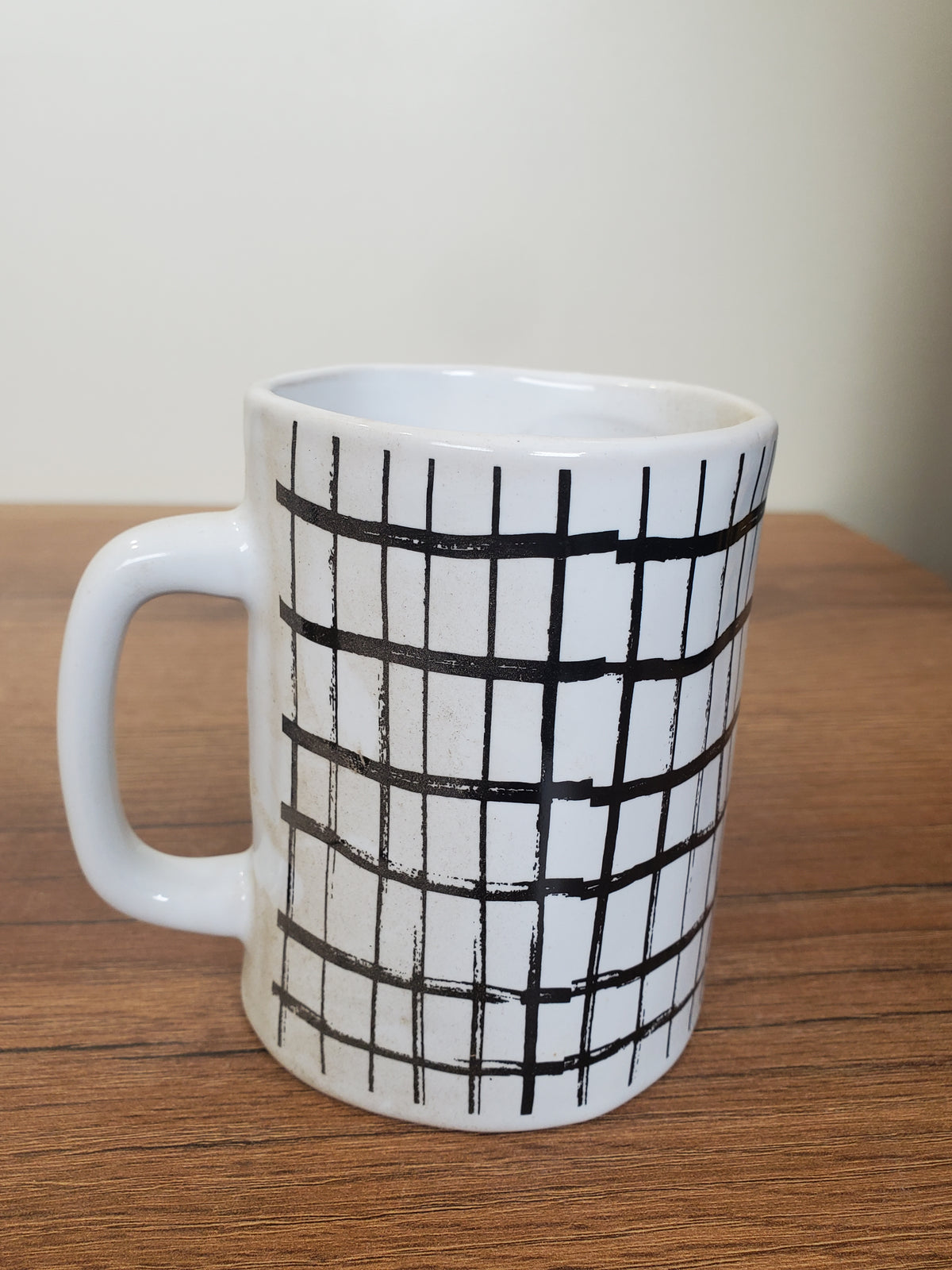 Coffee Mug White with Black Grid Design (C546)