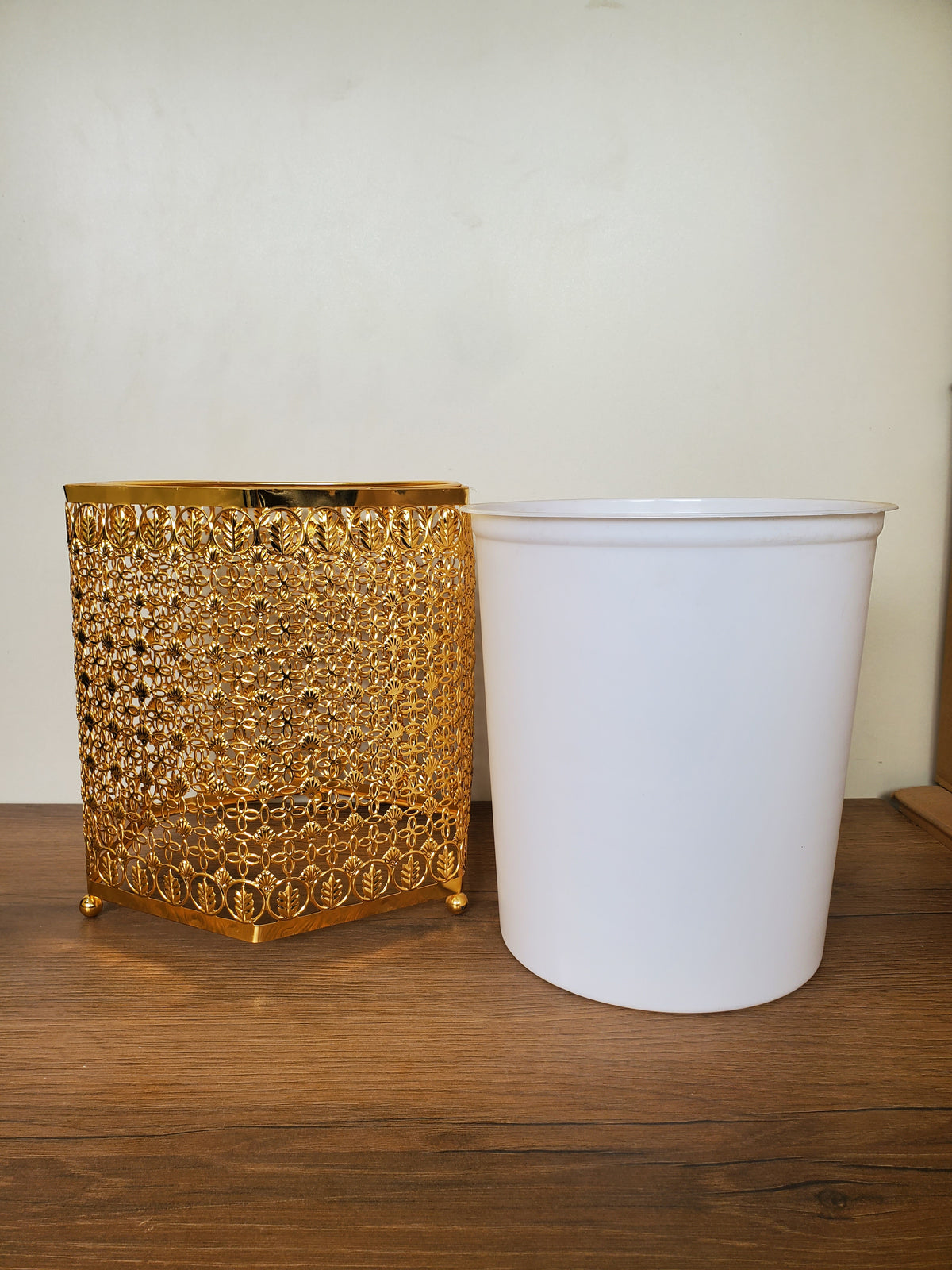 2-Piece Golden Floral Leaf Design Metal Tissue Box & Dustbin Set (4-1)